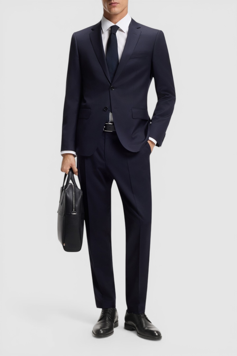 תמונת כל הלוק של נעלי דרבי עור